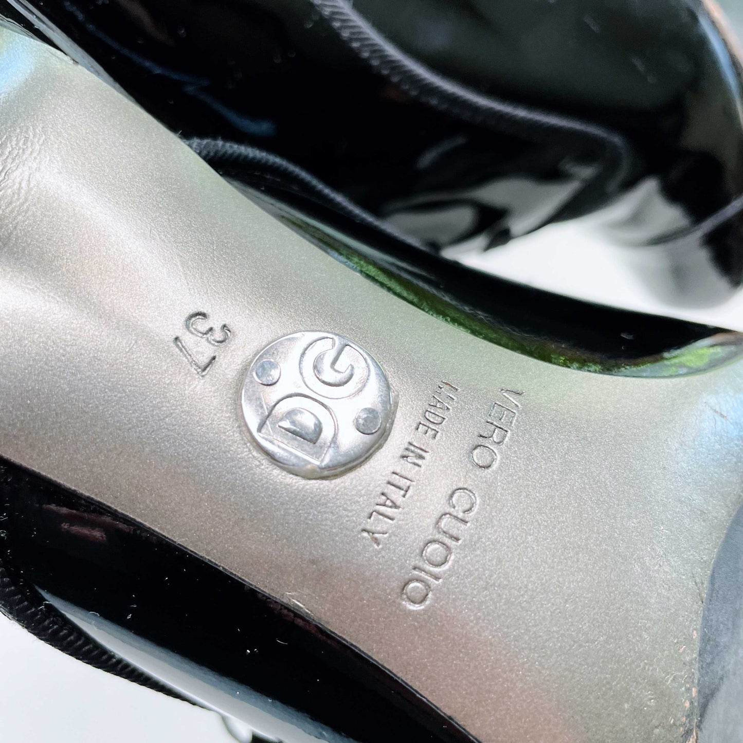 dolce & gabbana black patent baroque lace-up heels - size 37