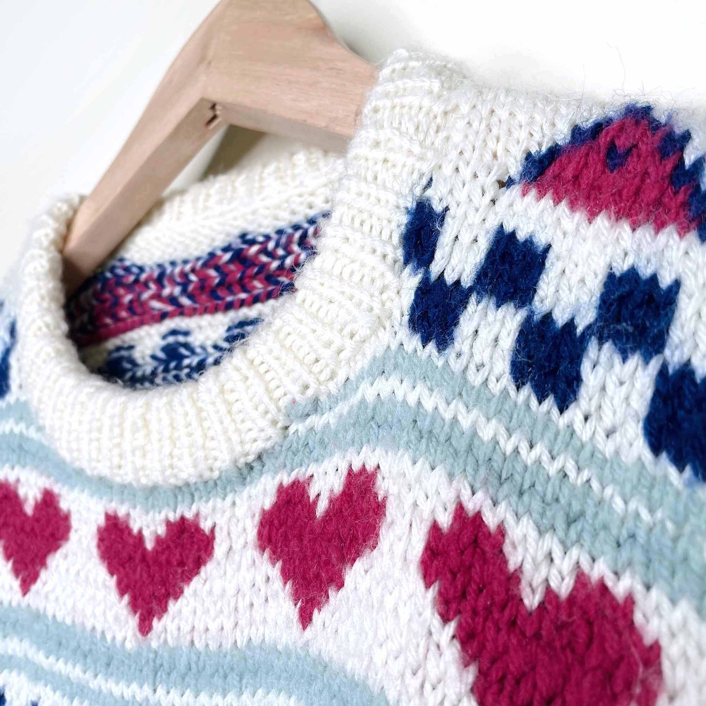 Vintage hand-knit ducks and hearts sweater - size M/L