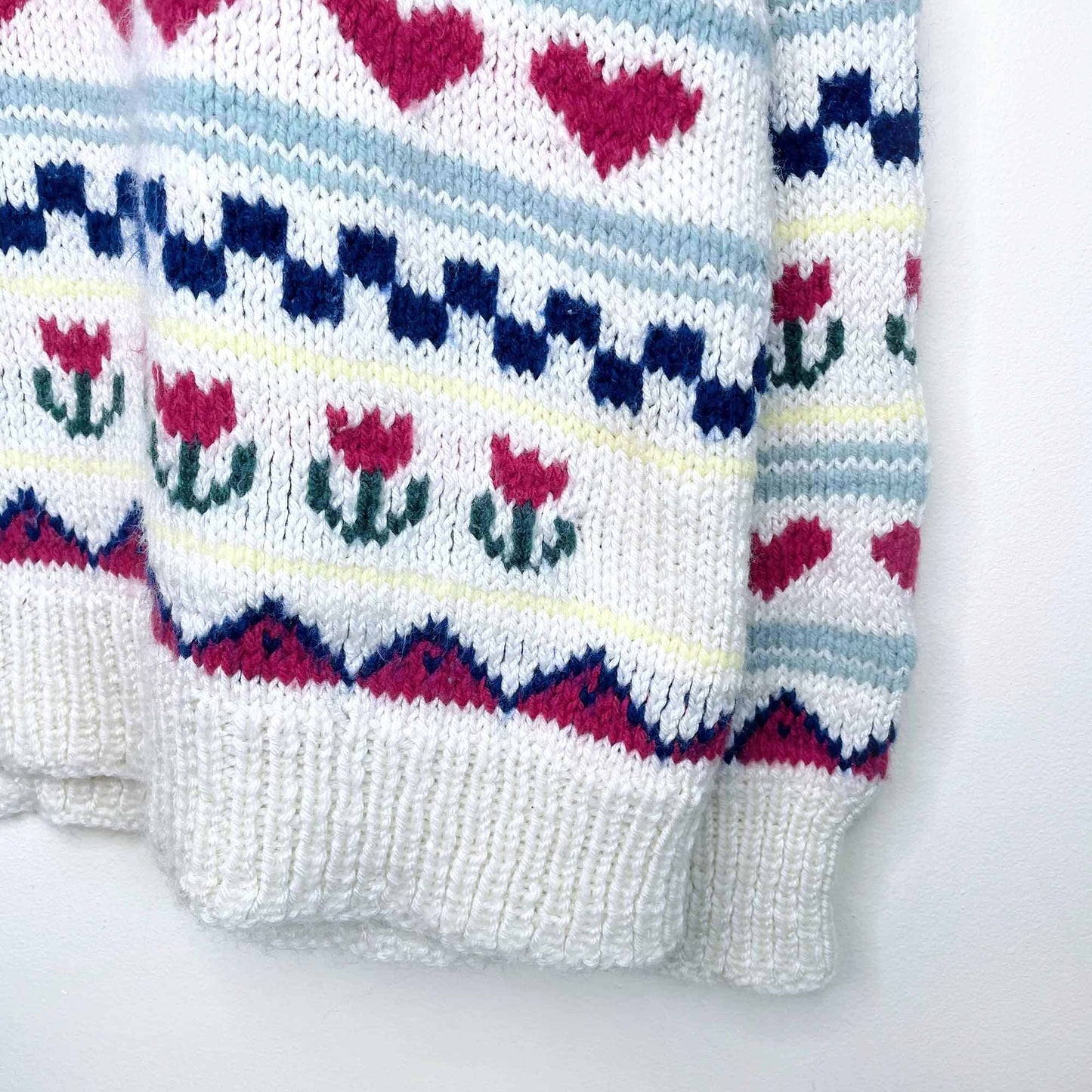 Vintage hand-knit ducks and hearts sweater - size M/L
