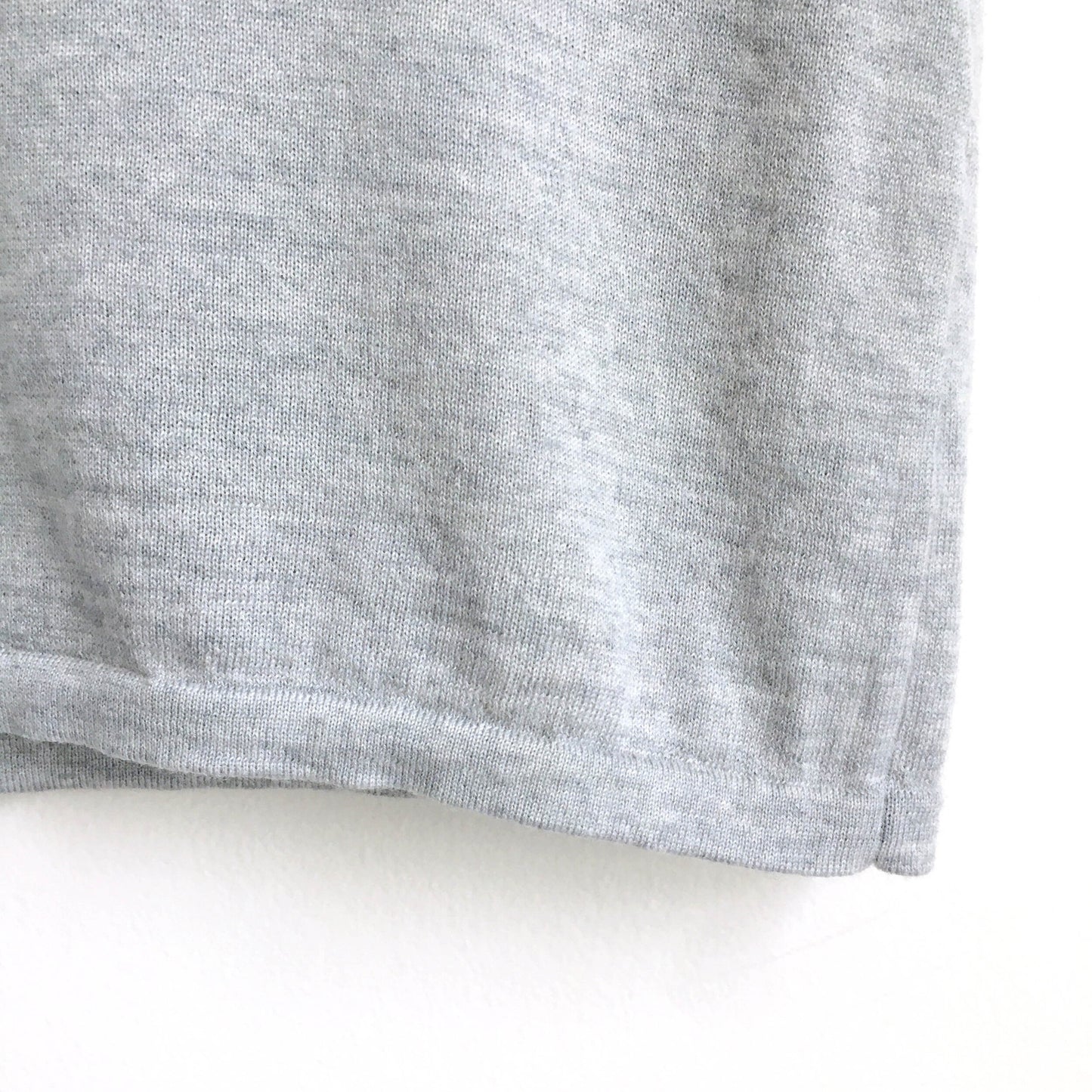 DUFFY light knit wool v-neck tee - size Medium