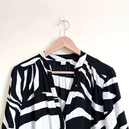 DVF Freya Zebra Stripe Stretch Silk Shirtdress - size 8