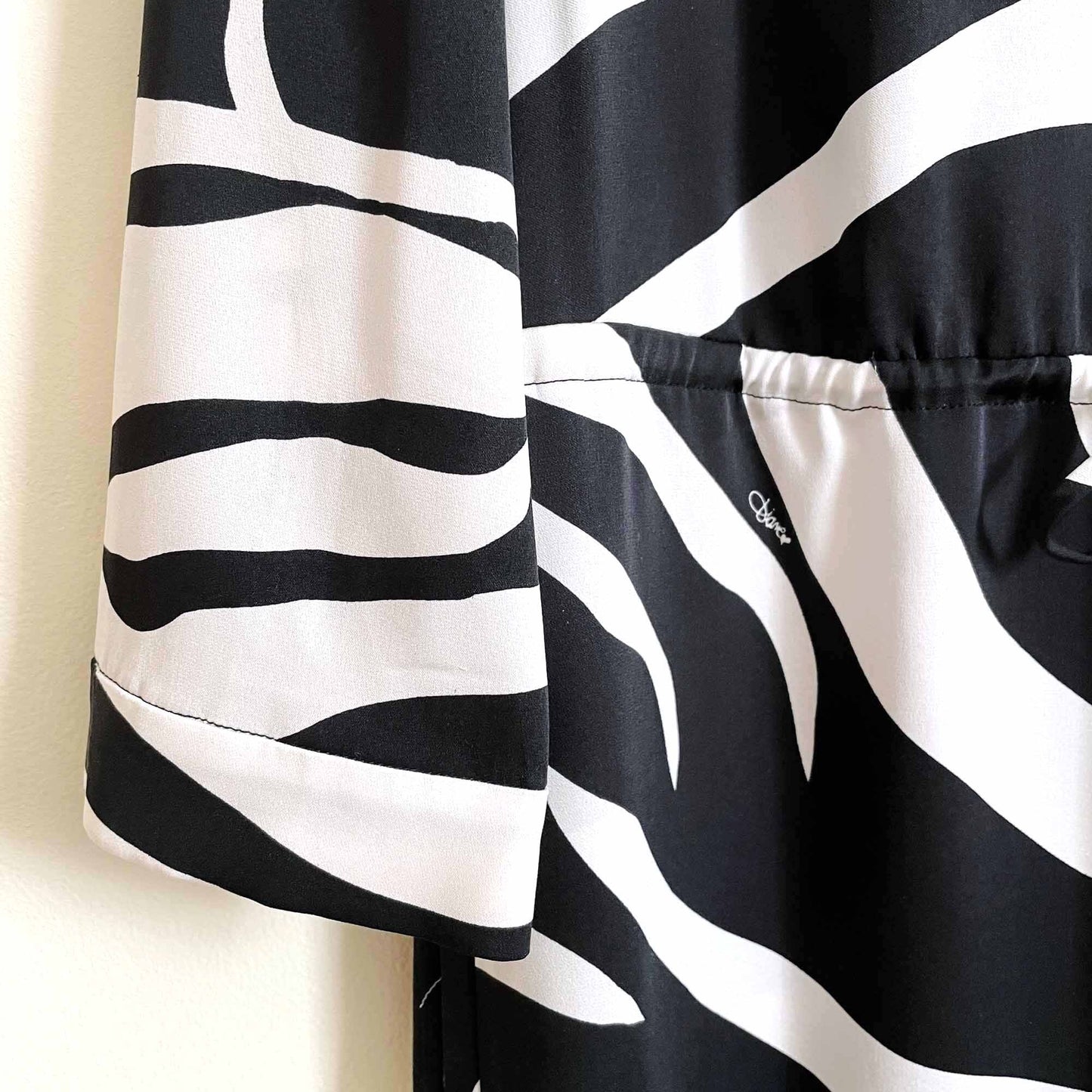 DVF Freya Zebra Stripe Stretch Silk Shirtdress - size 8