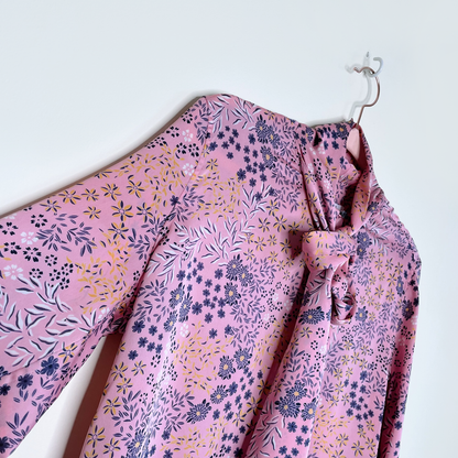 equipment femme luis tie neck blouse in rose doux multi floral - size small