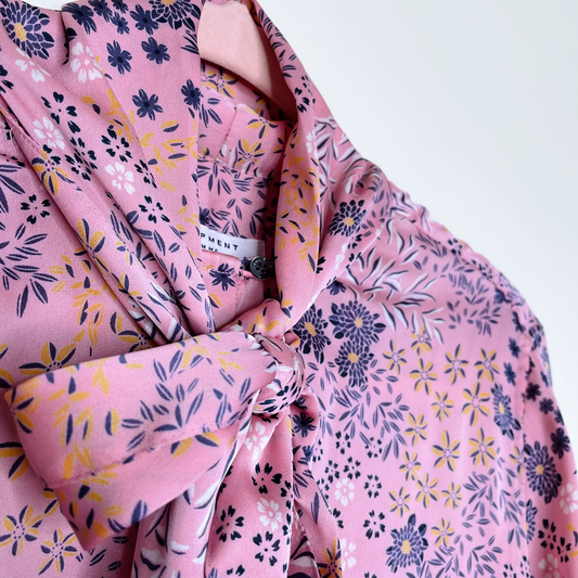 equipment femme luis tie neck blouse in rose doux multi floral - size small