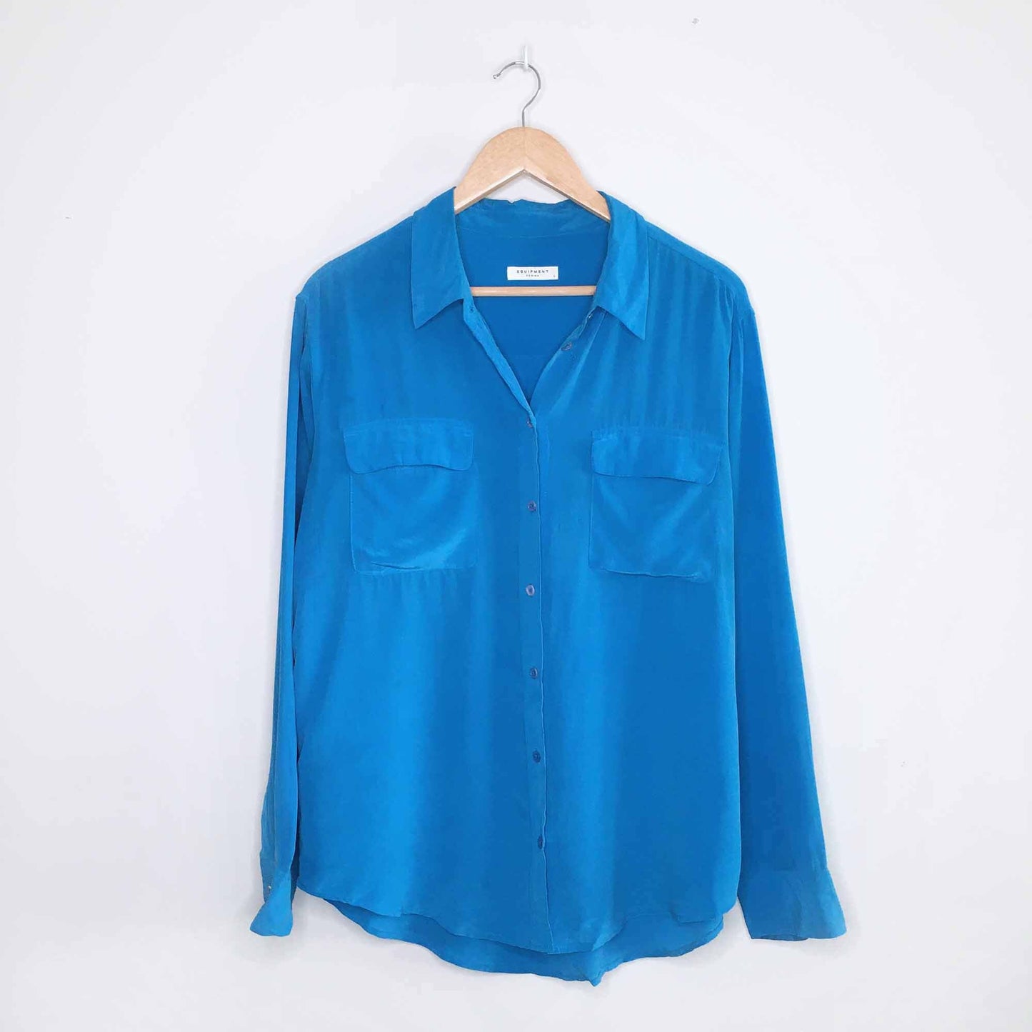 Equipment Femme electric blue silk button down - size Large