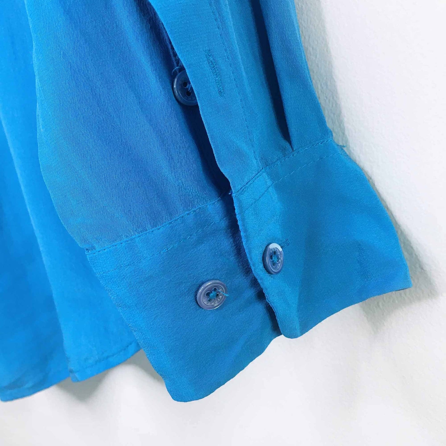 Equipment Femme electric blue silk button down - size Large
