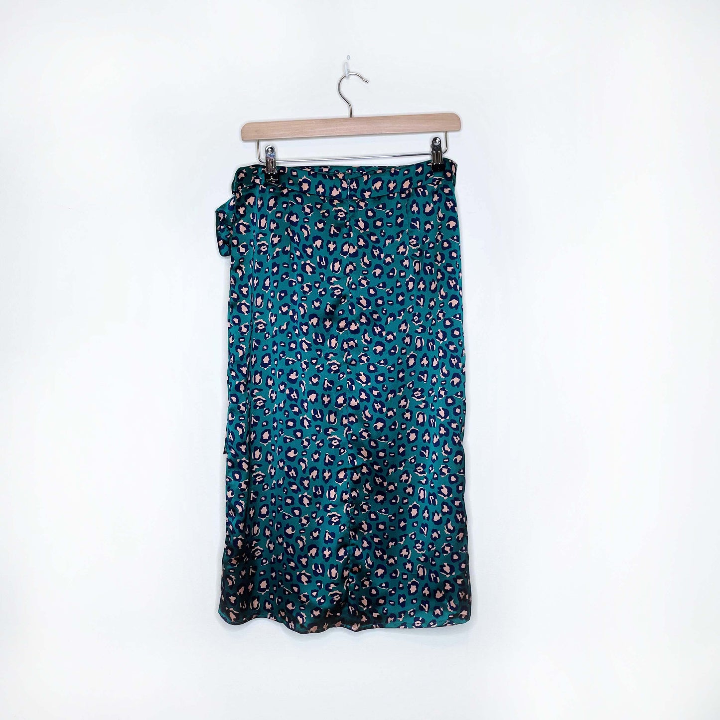 nwt e.ssue green leopard satin wrap midi skirt - size medium