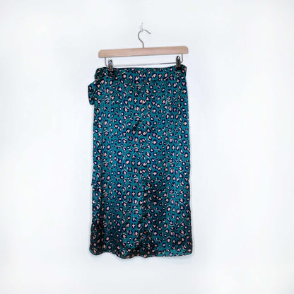 nwt e.ssue green leopard satin wrap midi skirt - size medium