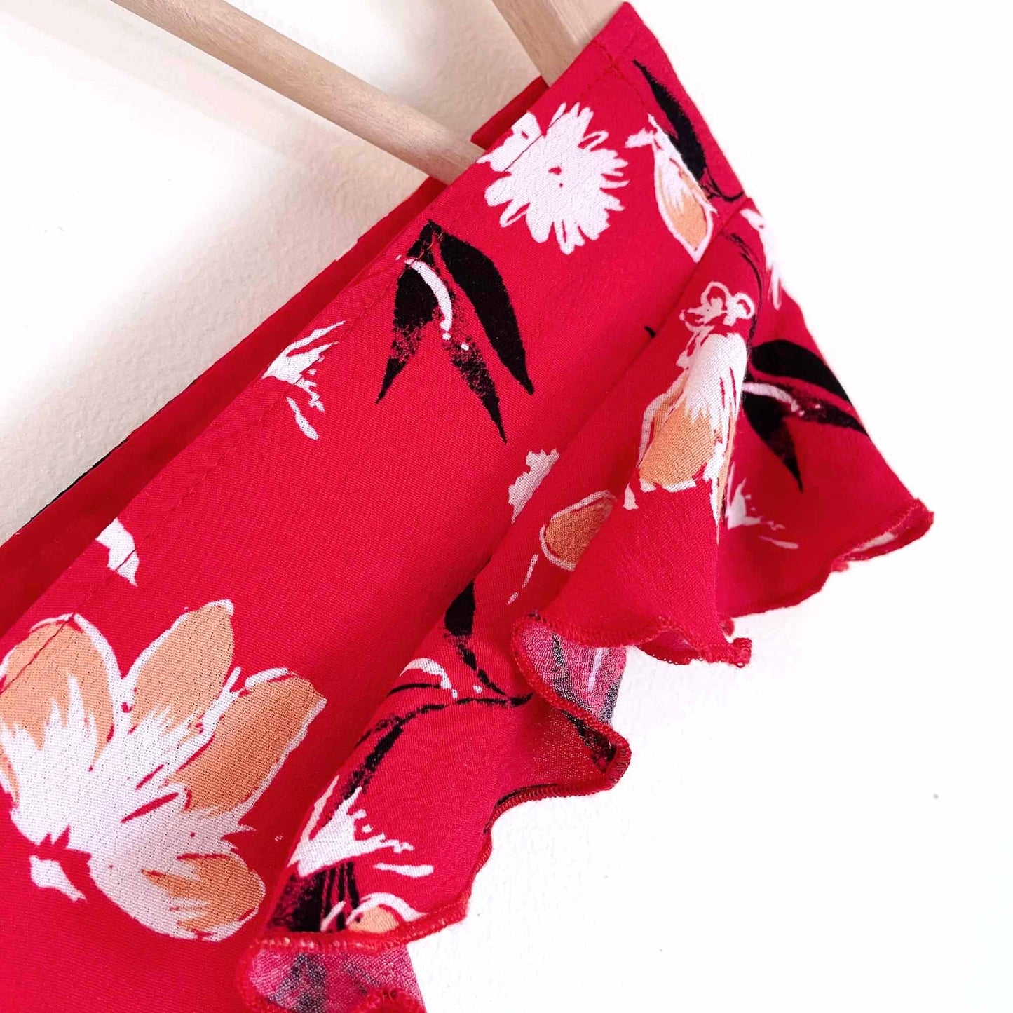Forever 21 red floral button down crop top flutter sleeve - size Medium
