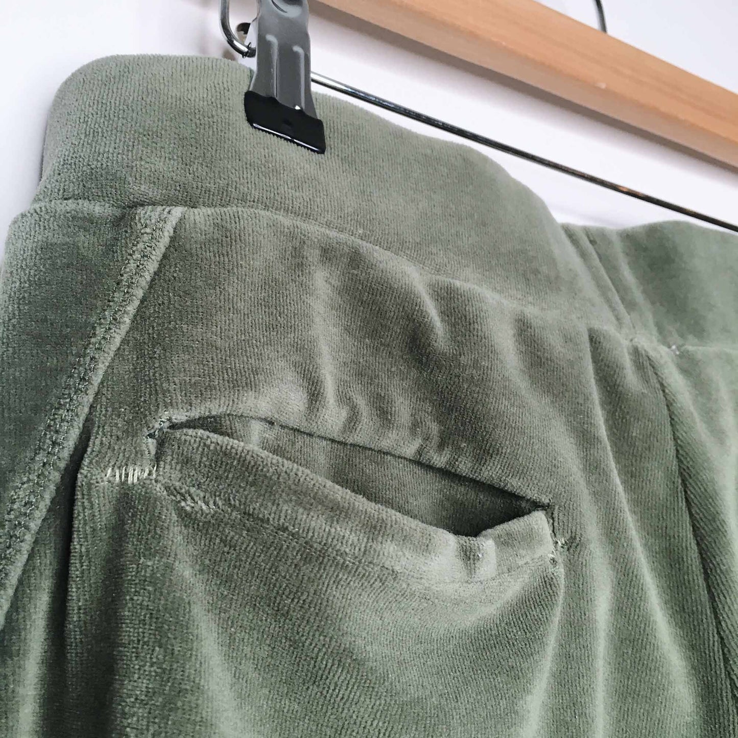 Farm Rio moto reinforced velour lounge pants - size Medium