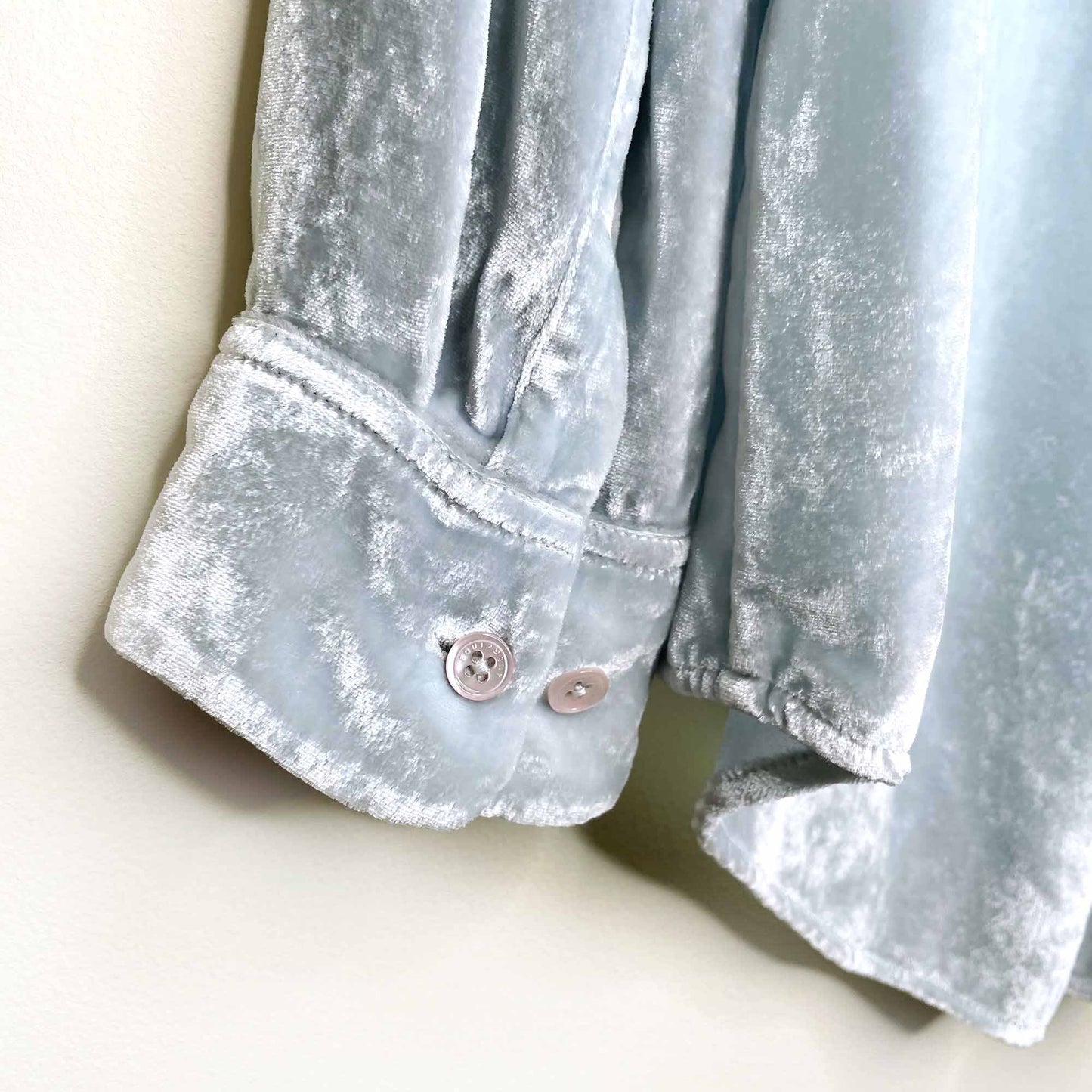 equipment femme bradner velvet shirt - size medium