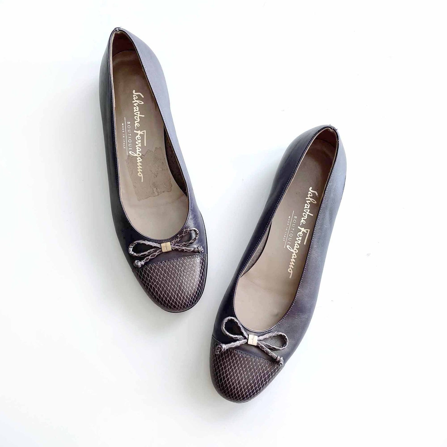 salvatore ferragamo metallic bow ballet flats - size 6