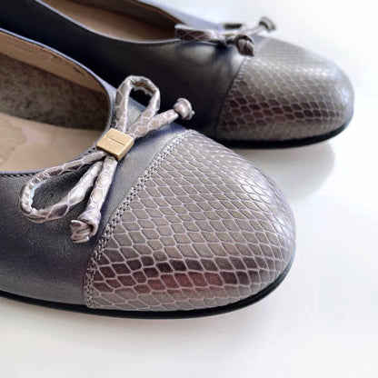 salvatore ferragamo metallic bow ballet flats - size 6