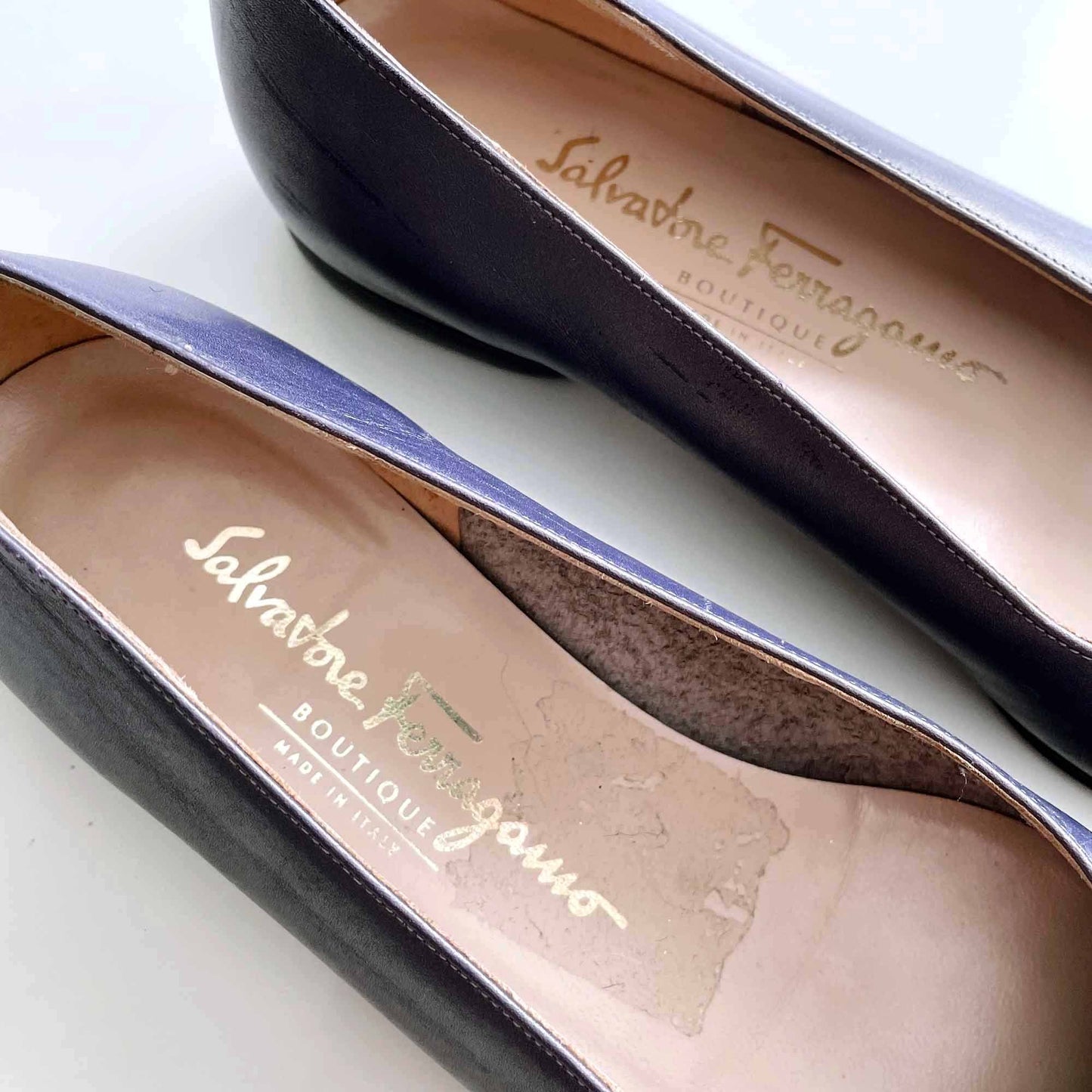 salvatore ferragamo metallic bow ballet flats - size 6