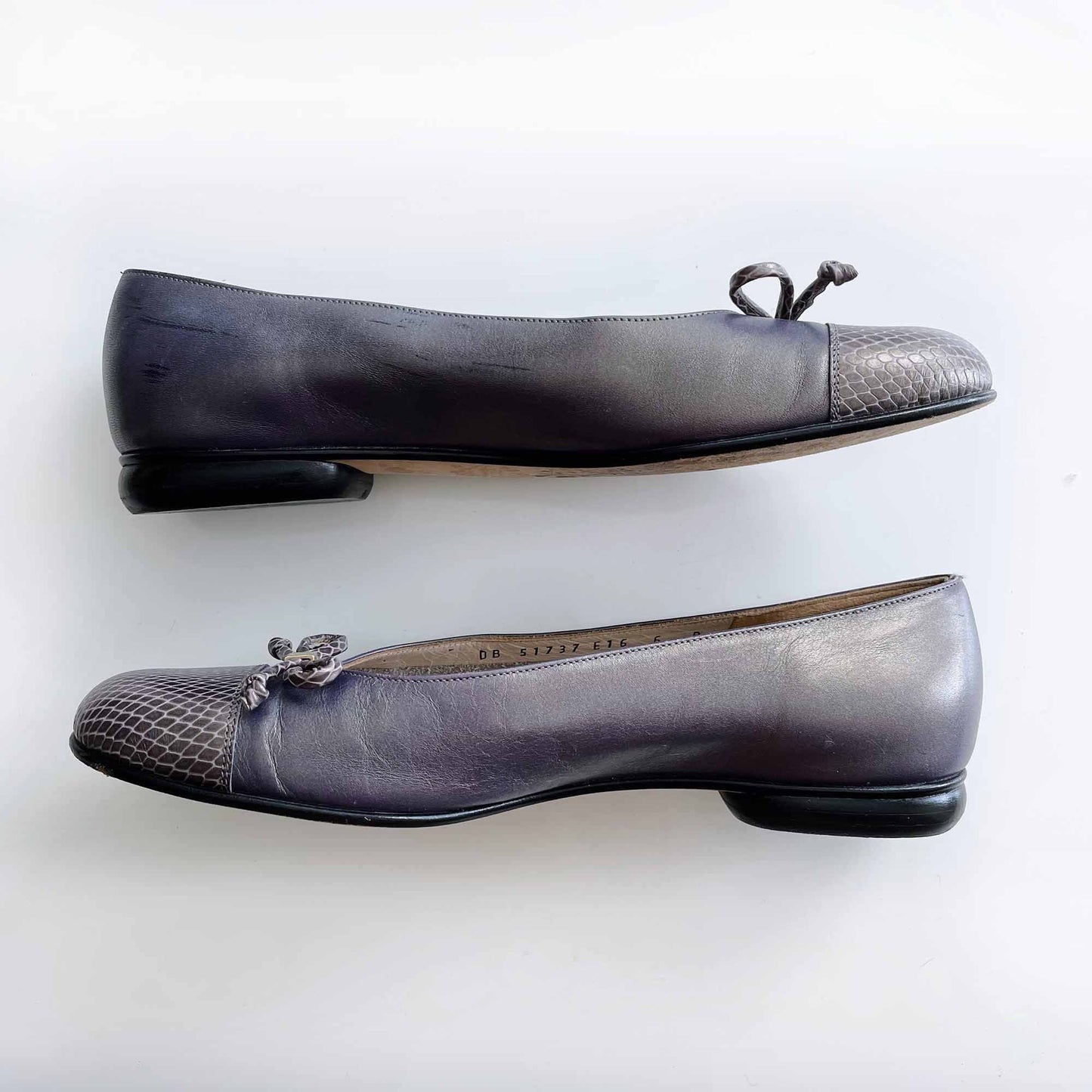 salvatore ferragamo metallic bow ballet flats - size 6
