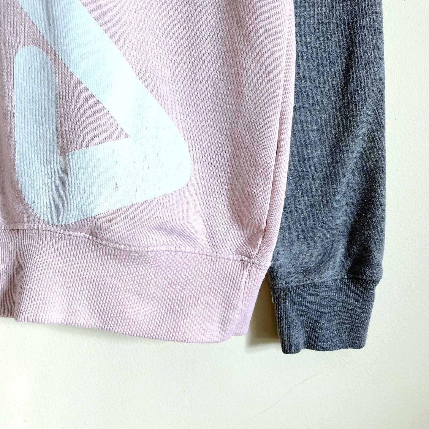 FILA raglan colorblock logo crewneck sweatshirt - size xs