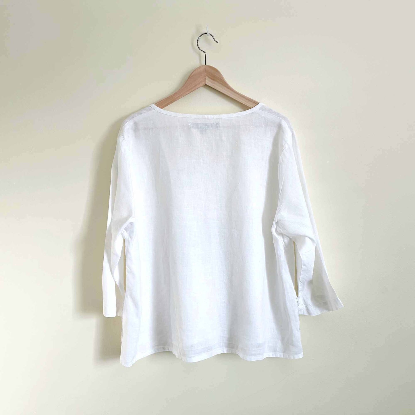 Flax crop linen pullover with side buttons - size Medium