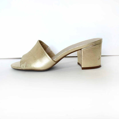 le chateau flex gold slip on heeled sandals - size 7