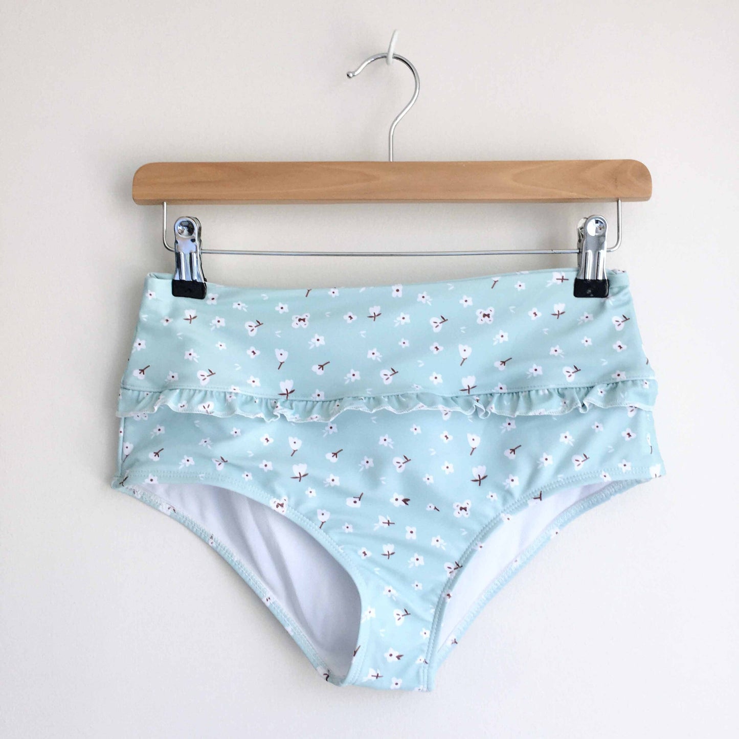 NWOT Nancy Lay 2-piece ruffled high rise swim suit - size Small