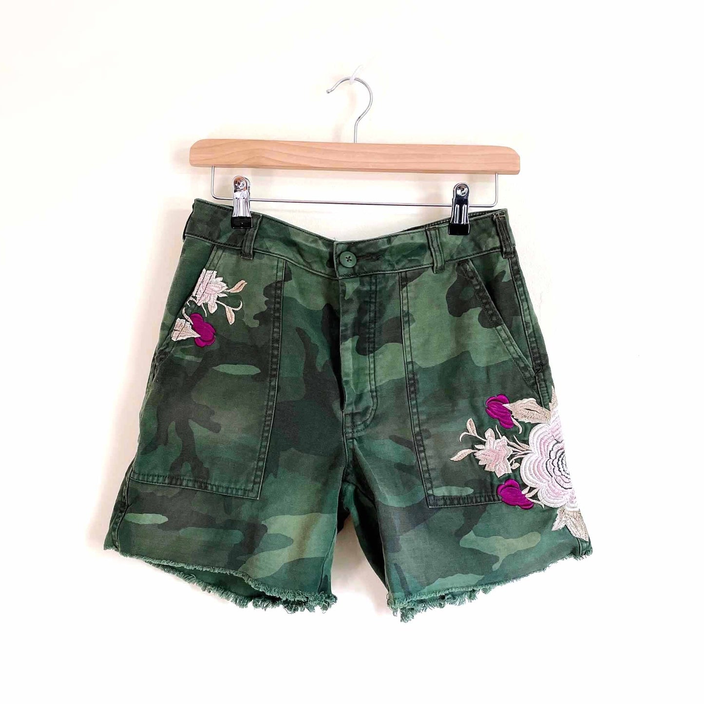 Free People embroidered scout camo utility shorts - size 26