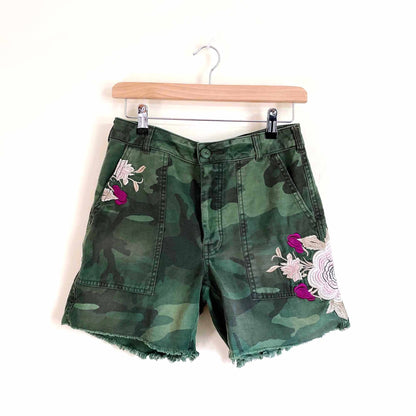 Free People embroidered scout camo utility shorts - size 26