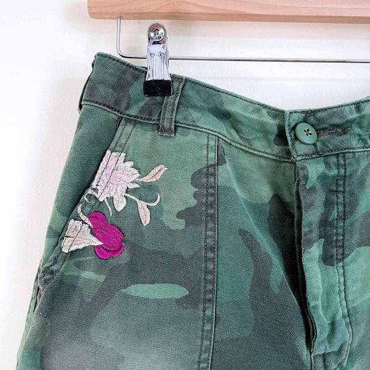 Free People embroidered scout camo utility shorts - size 26