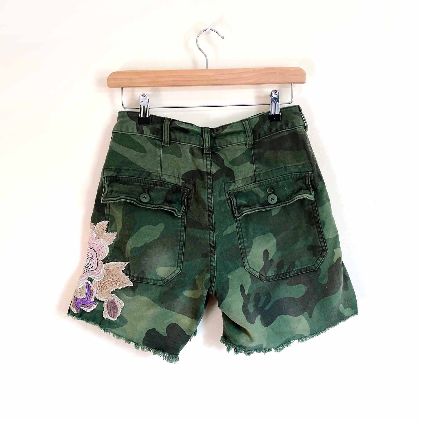 Free People embroidered scout camo utility shorts - size 26