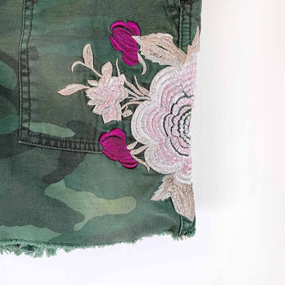 Free People embroidered scout camo utility shorts - size 26