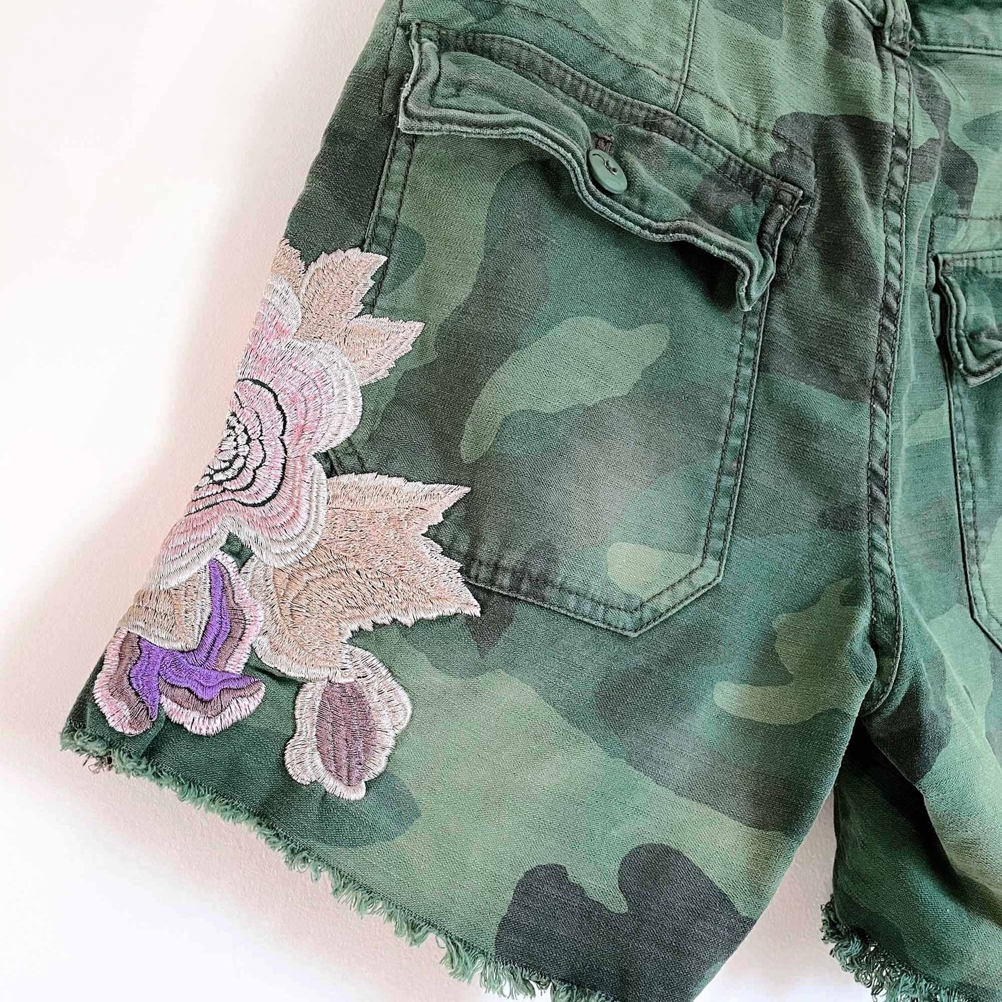Free People embroidered scout camo utility shorts - size 26