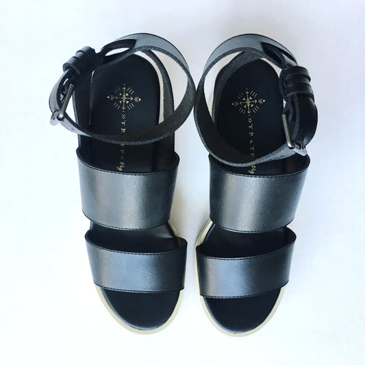 NWT Free People Vegan Dorian Wedge - size 9