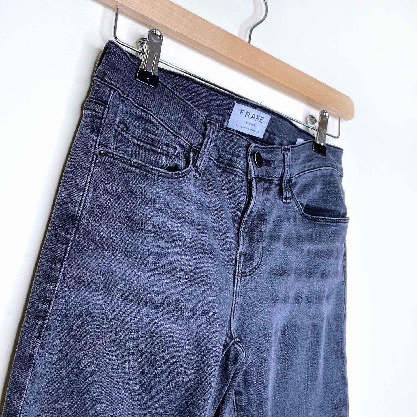 frame le skinny de jeanne in muddywaters - size 26