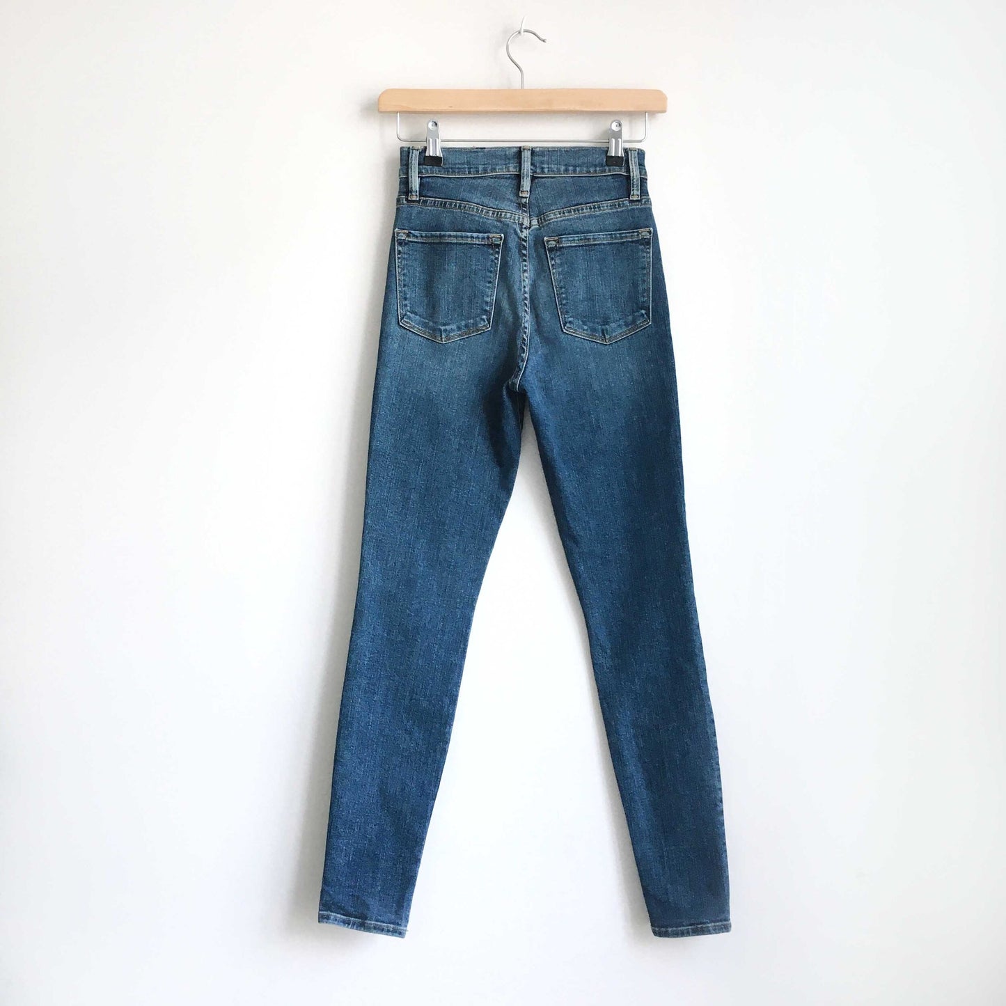 FRAME Ali High rise skinny in navy beach - size 24