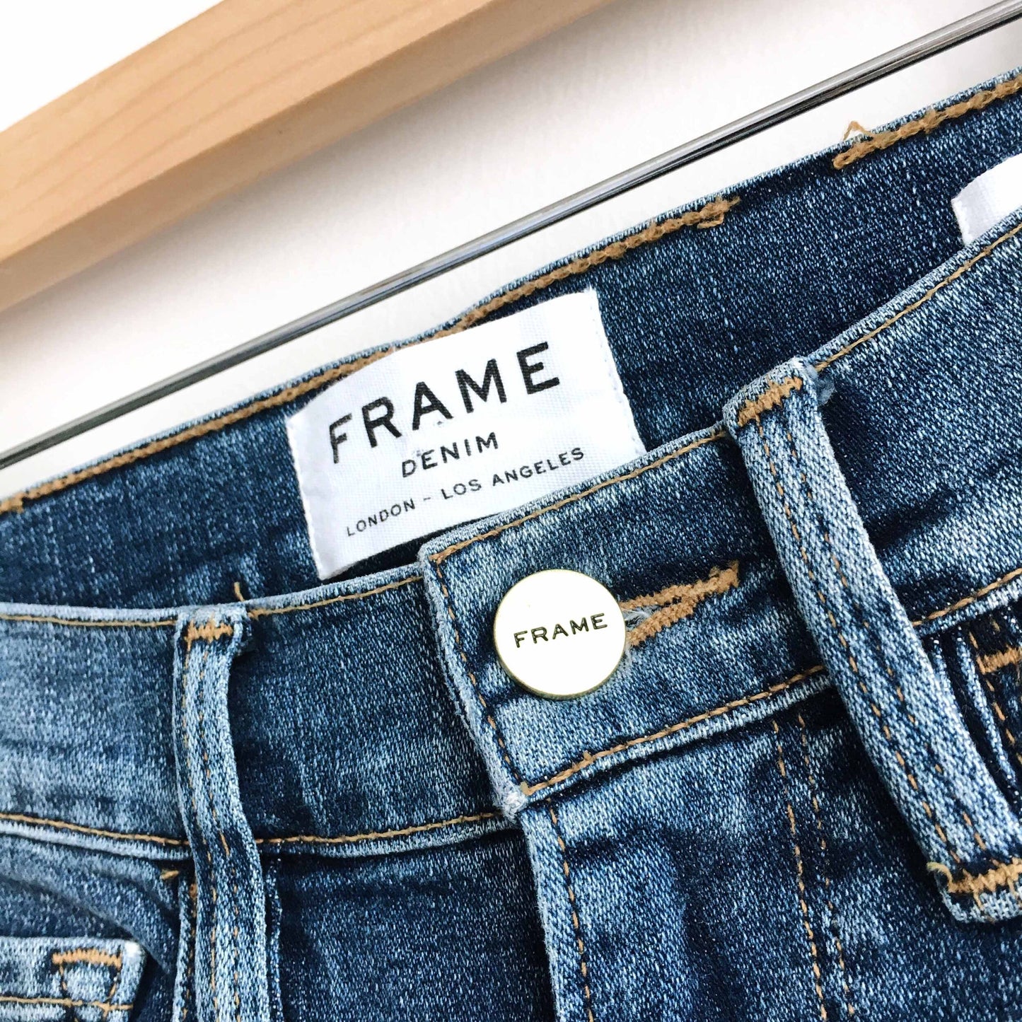 FRAME Ali High rise skinny in navy beach - size 24