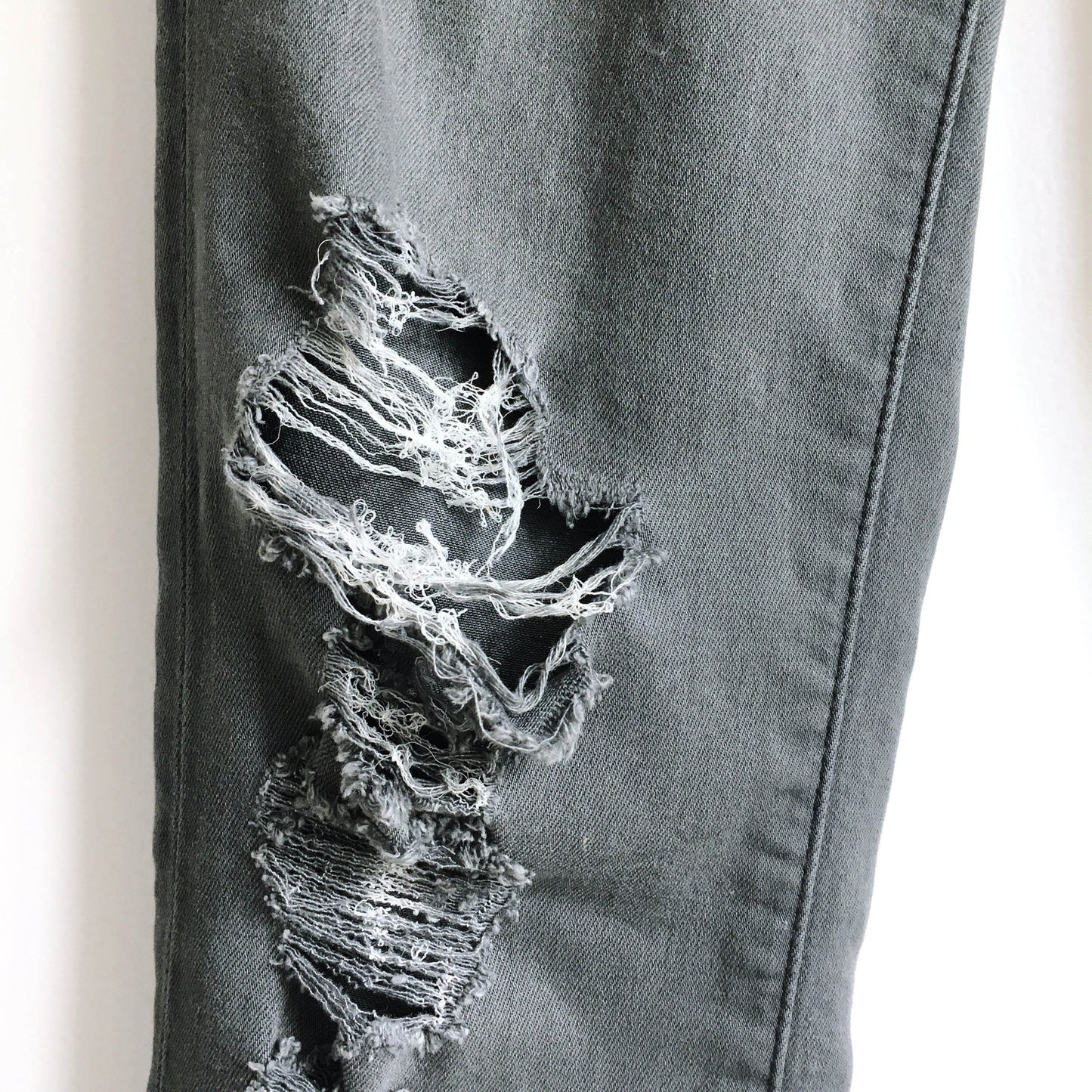 Frame Denim le skinny de Jeanne ripped - size 27