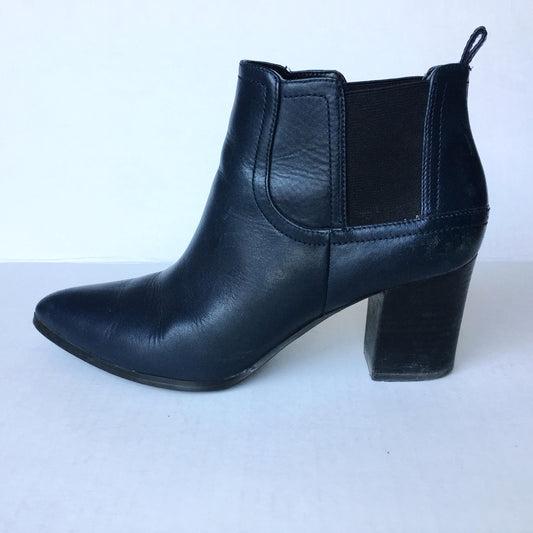 Franco Sarto leather bootie - size 8.5