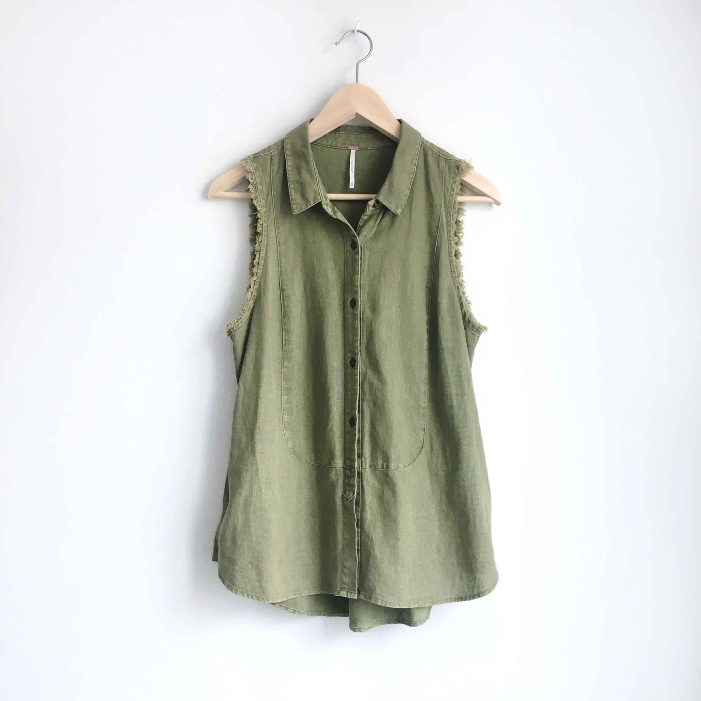 Free People raw edge sleeveless button down - size xs
