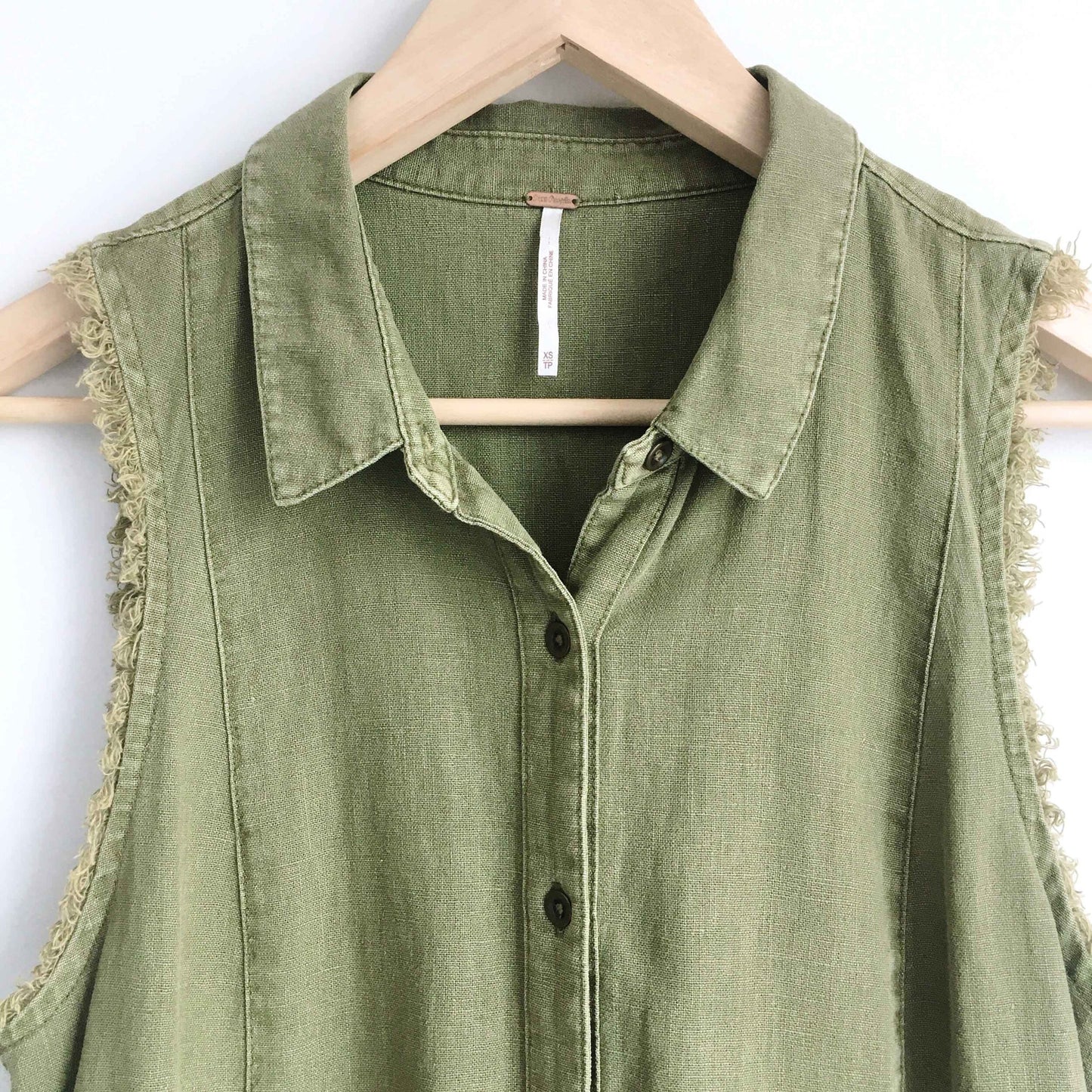Free People raw edge sleeveless button down - size xs