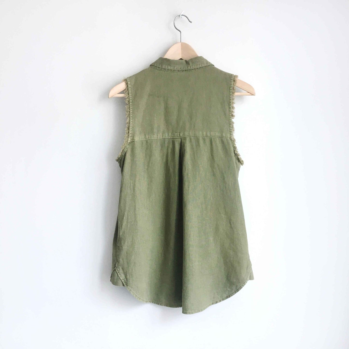 Free People raw edge sleeveless button down - size xs