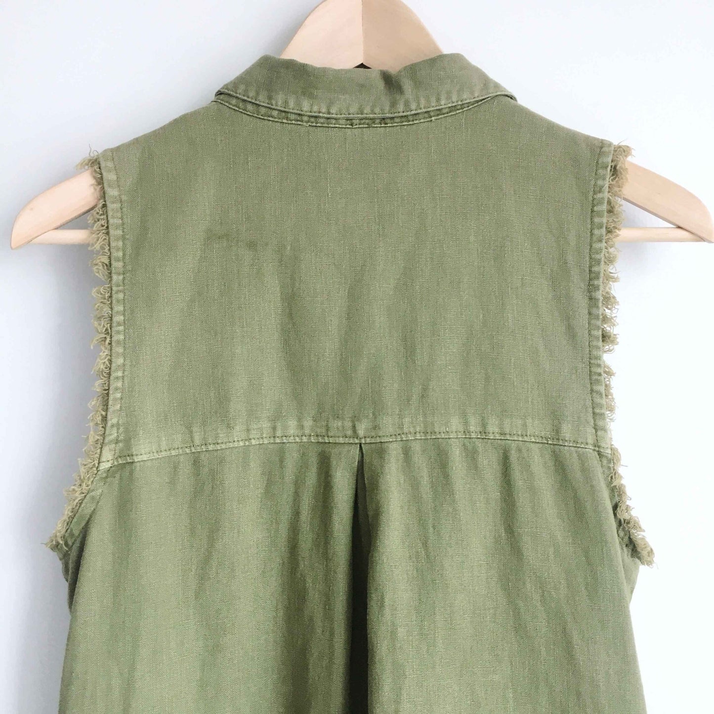 Free People raw edge sleeveless button down - size xs