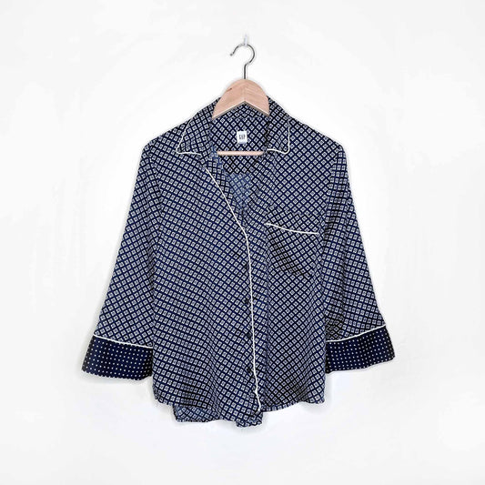 gap pajama print piped satin button down shirt - size medium