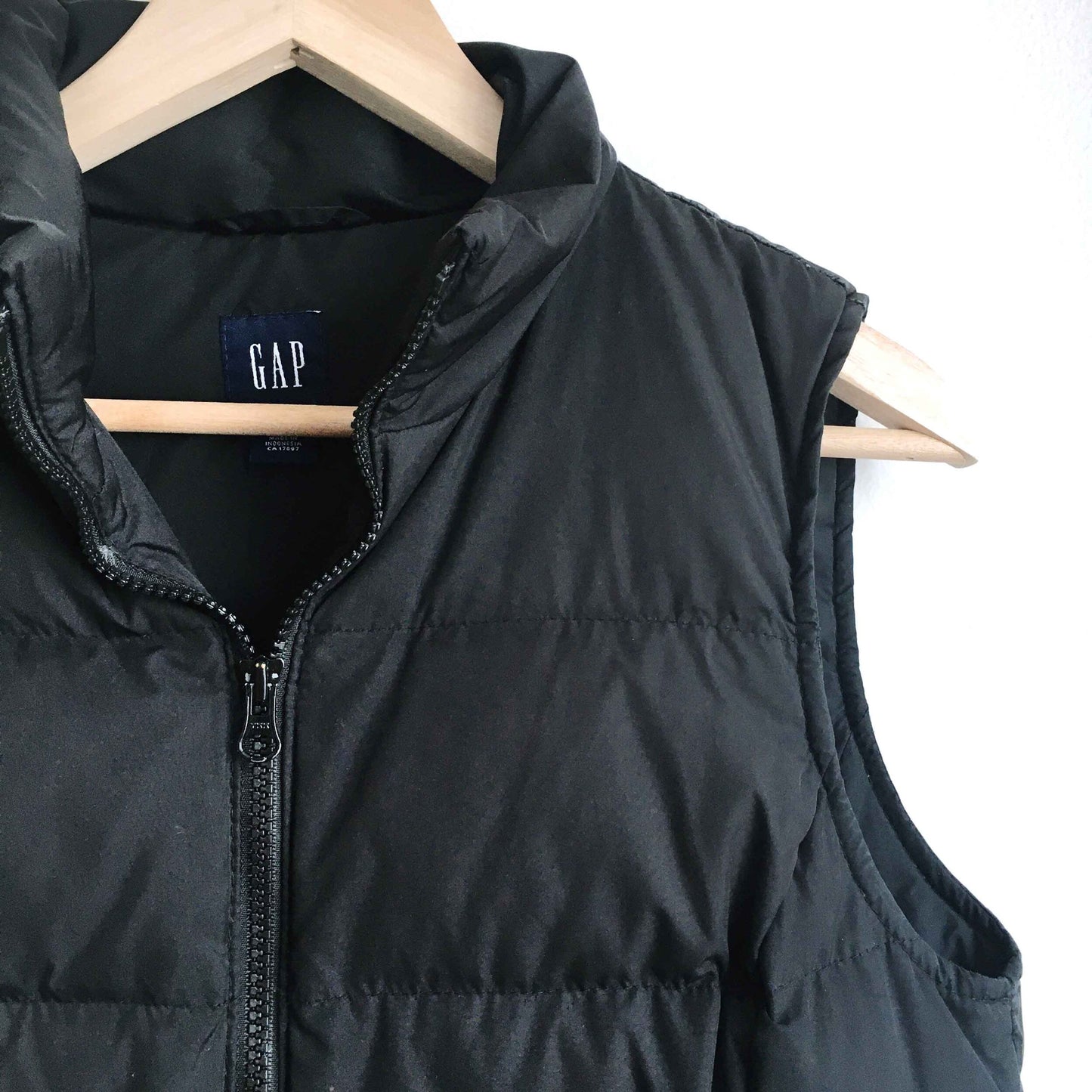 GAP down-filled puffer vest - size Small