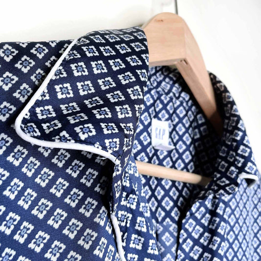 gap pajama print piped satin button down shirt - size medium