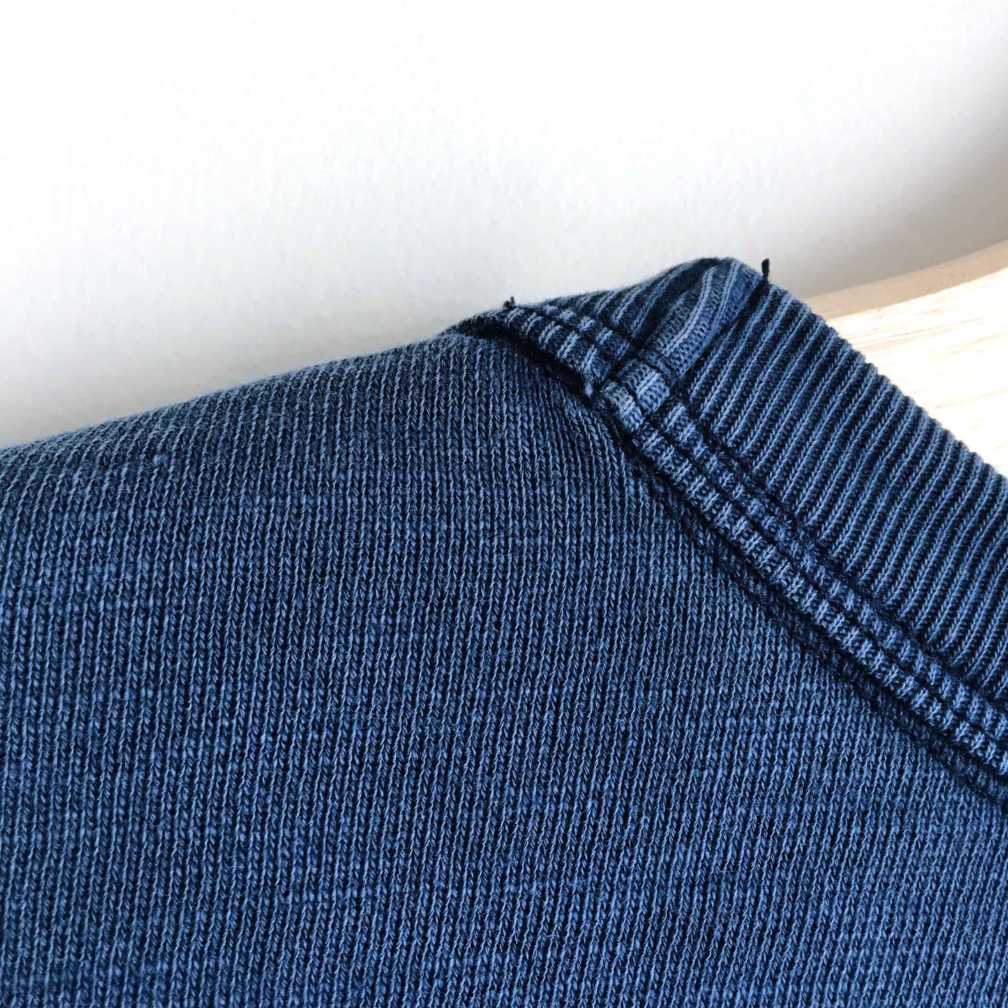 GAP 3/4 sleeve indigo quilted logo sweatshirt - size Large