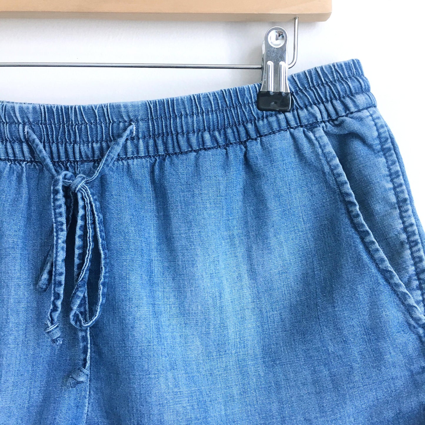 GAP chambray shorts - size Small