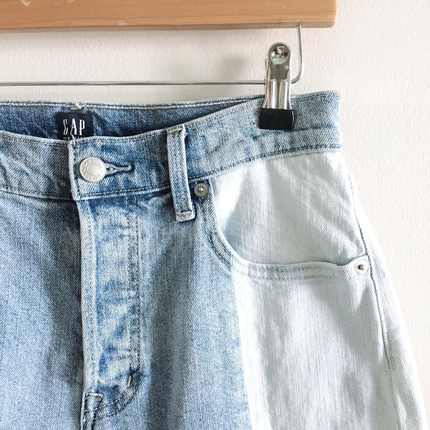 GAP two-toned high rise straight crop - size 27