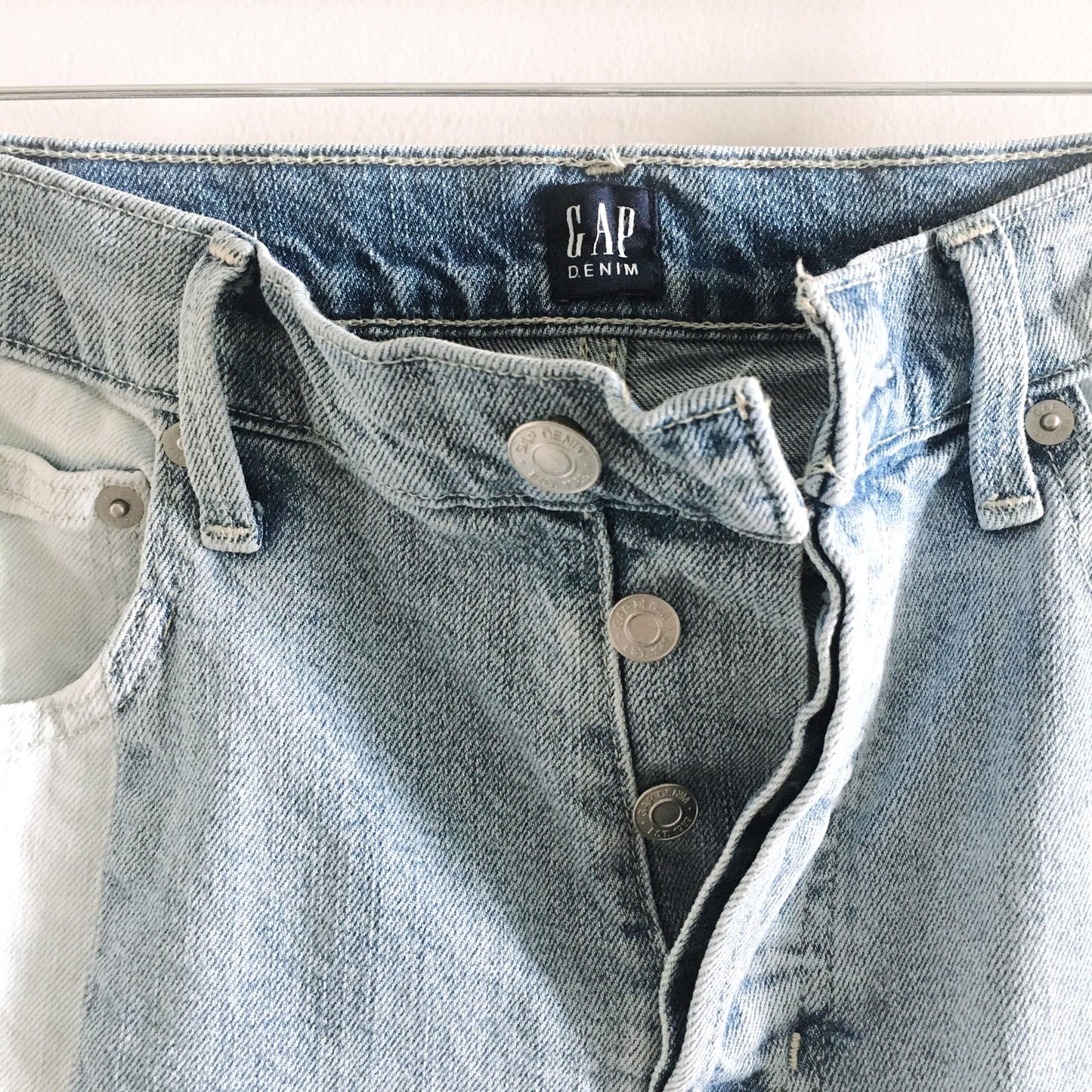 GAP two-toned high rise straight crop - size 27