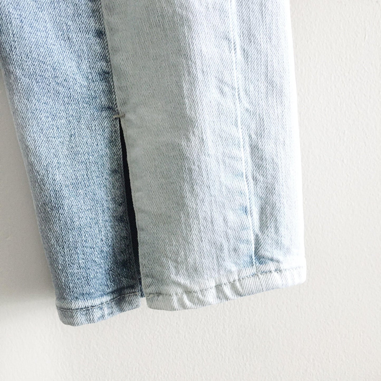 GAP two-toned high rise straight crop - size 27