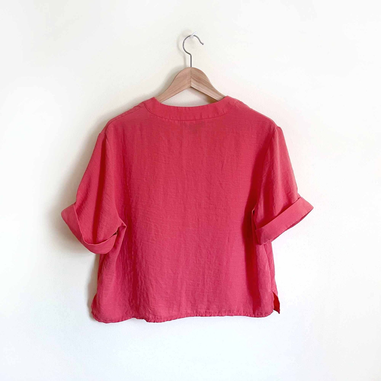 george rolled short sleeve v-neck coral button down - size medium