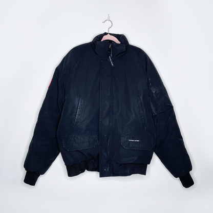canada goose black short down chilliwack bomber jacket - size medium