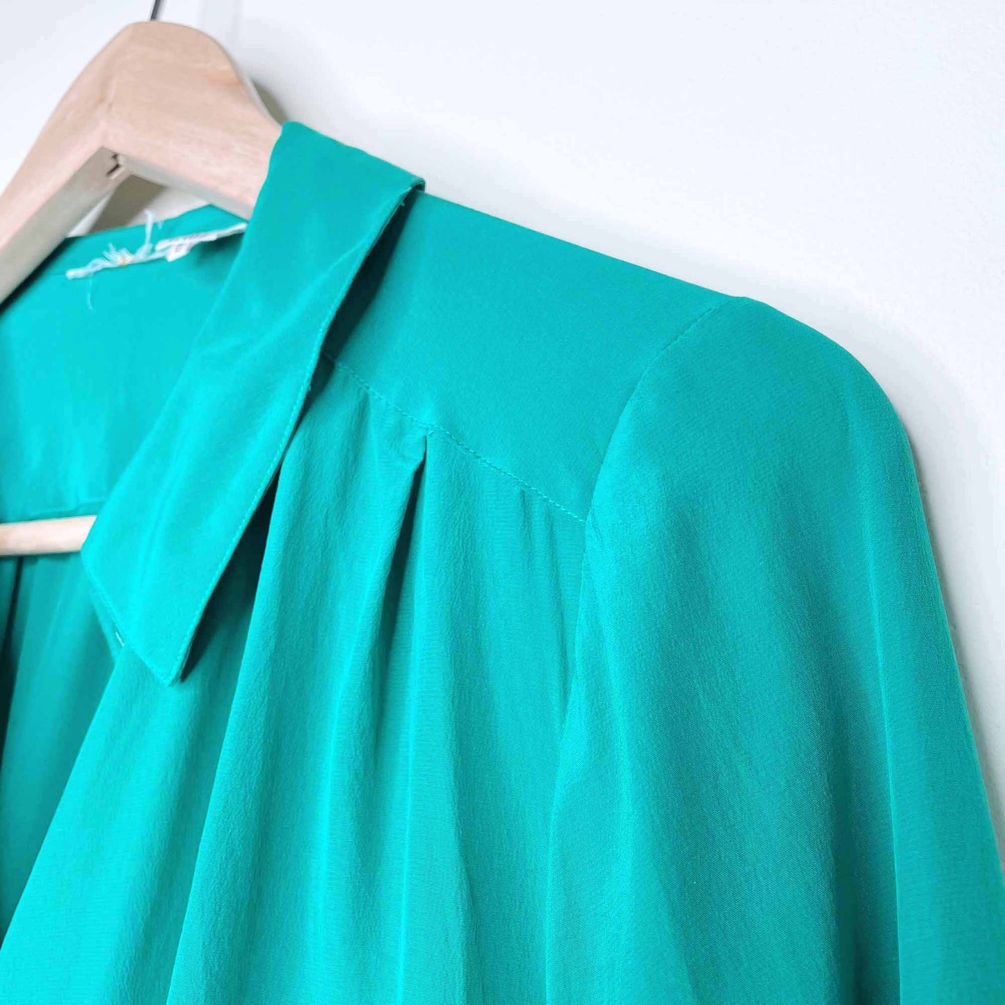 Vintage emerald green 100% silk blouse - size Medium